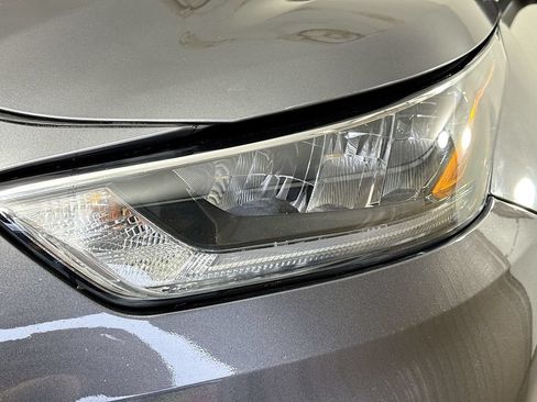 Used 2023 Toyota Highlander XLE FWD image 41
