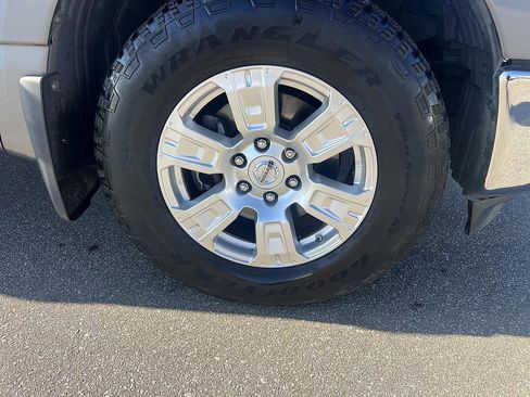 Used 2018 Nissan Titan SV w/ SV Convenience Package image 12