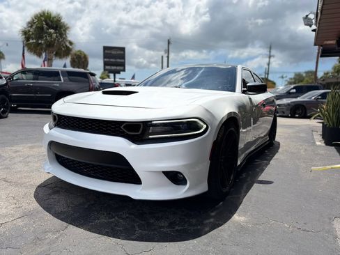 Used 2018 Dodge Charger R/T Scat Pack RWD image 6