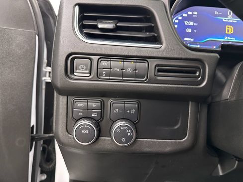 Used 2023 Chevrolet Suburban LT AWD/4WD image 33