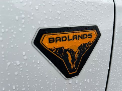 Used 2025 Ford Bronco Badlands AWD/4WD image 32