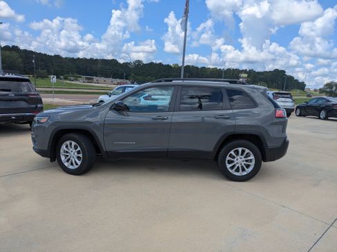 Used 2022 Jeep Cherokee Latitude Lux w/ Mopar Interior Package image 5