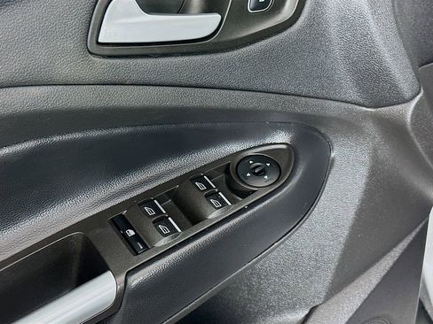 Used 2019 Ford Escape SE image 17