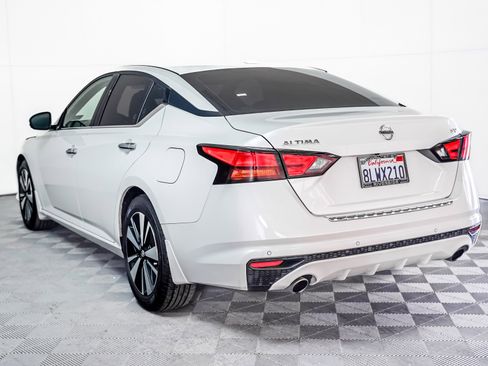 Used 2019 Nissan Altima 2.5 SV image 2