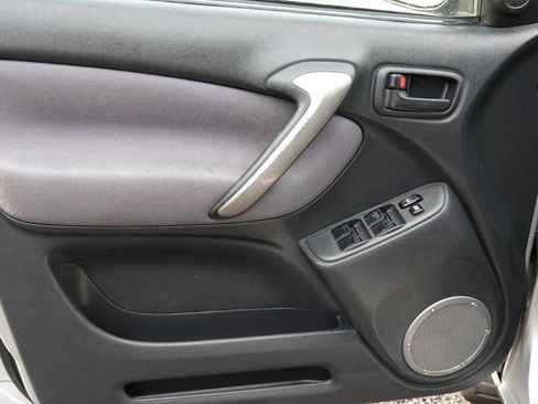 Used 2005 Toyota RAV4 4WD image 52