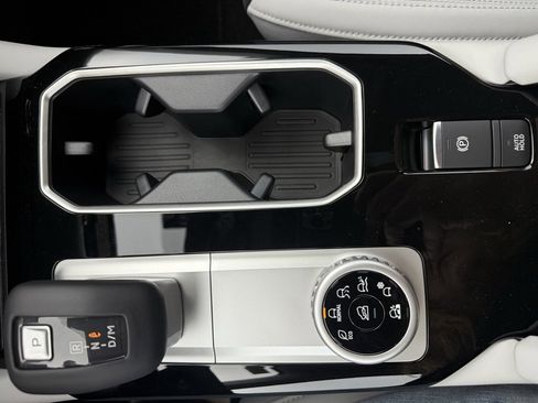 New 2025 Mitsubishi Outlander SE image 25