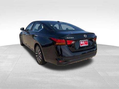 Used 2025 Nissan Altima 2.5 SV FWD image 6