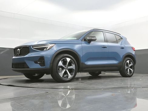 Certified 2023 Volvo XC40 B5 Plus w/ Climate Package AWD/4WD image 31
