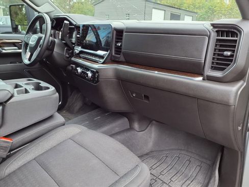 Used 2024 GMC Sierra 2500 SLE image 12