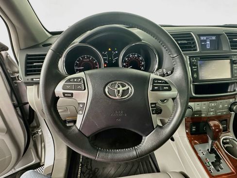Used 2013 Toyota Highlander Limited AWD/4WD image 11