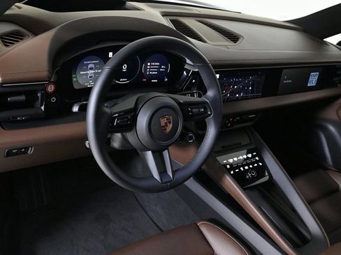 Certified 2025 Porsche Macan 4 Electric image 4