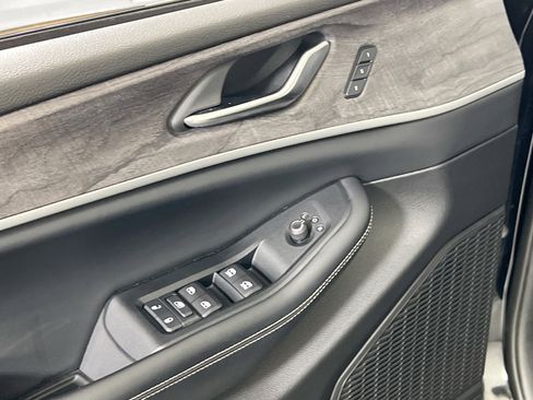 Used 2023 Jeep Grand Cherokee Limited image 18