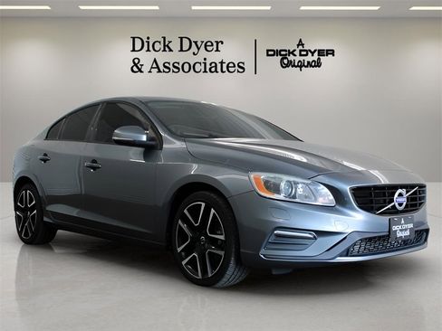 Used 2017 Volvo S60 T5 Dynamic image 15