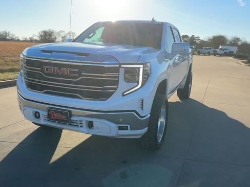 Used 2024 GMC Sierra 1500 SLT w/ SLT Premium Plus Package image 4