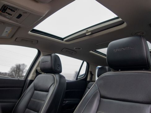 Used 2022 GMC Acadia Denali w/ GMC Pro Grade Package image 25