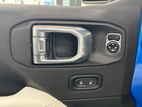 Used 2024 Jeep Wrangler Unlimited Sahara AWD/4WD image 33