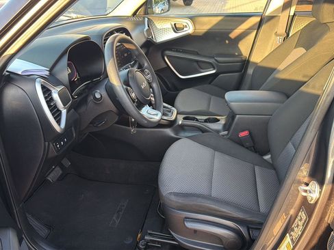 Used 2024 Kia Soul LX w/ Option Group 015 FWD image 10
