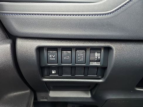 Certified 2025 Subaru Forester Premium image 28