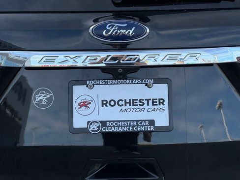 Used 2017 Ford Explorer XLT w/ Equipment Group 202A AWD/4WD image 41