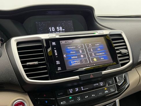 Used 2016 Honda Accord Touring image 12