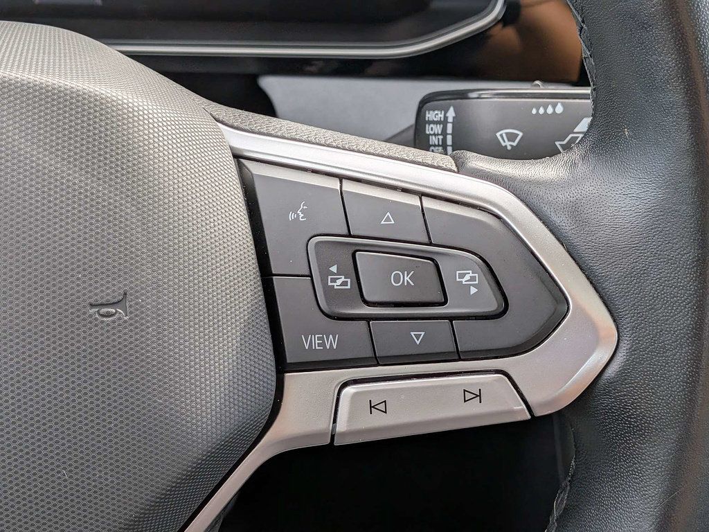 Used 2025 Volkswagen Jetta SE FWD image 20