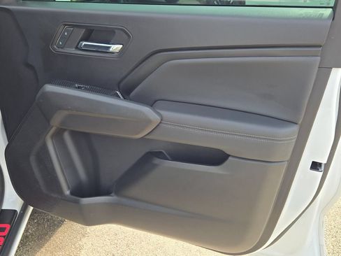 Used 2023 Chevrolet Colorado LT RWD image 7