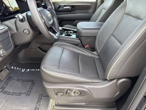 Used 2025 Chevrolet Tahoe Premier AWD/4WD image 28