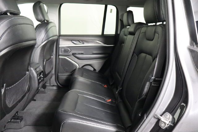 Used 2022 Jeep Grand Cherokee Limited AWD/4WD image 16