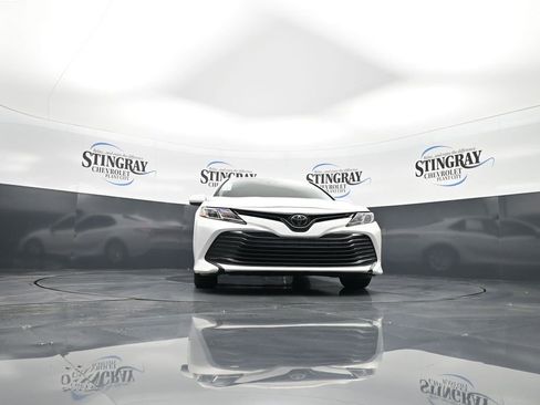 Used 2020 Toyota Camry LE image 18
