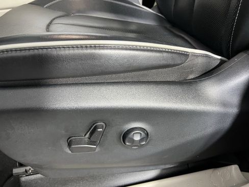 Certified 2024 Chrysler Pacifica Limited image 23