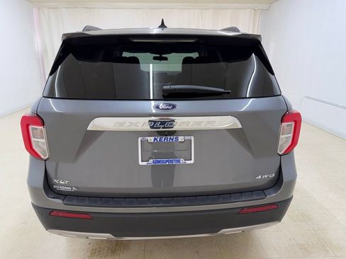 Used 2022 Ford Explorer XLT w/ Equipment Group 202A AWD/4WD image 4
