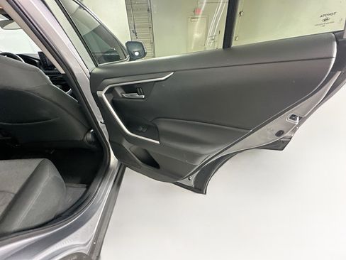 Used 2021 Toyota RAV4 XLE image 29