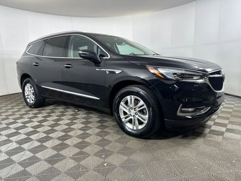 Used 2018 Buick Enclave Essence image 2