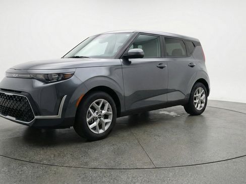 Used 2025 Kia Soul LX w/ LX Technology Package FWD image 3