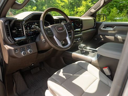 Used 2025 GMC Sierra 1500 SLT w/ SLT Premium Plus Package AWD/4WD image 11