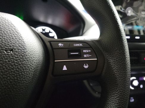 Certified 2025 Honda HR-V LX image 23