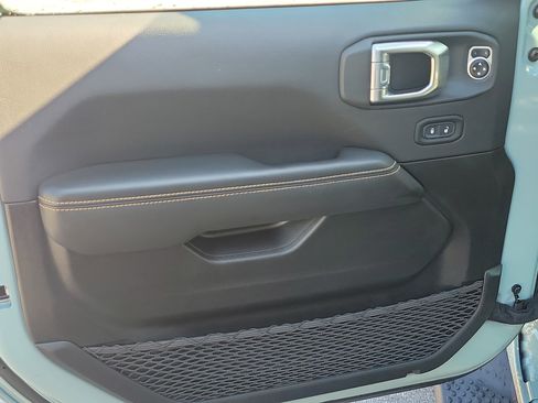 Used 2024 Jeep Wrangler Sahara w/ Technology Group AWD/4WD image 15