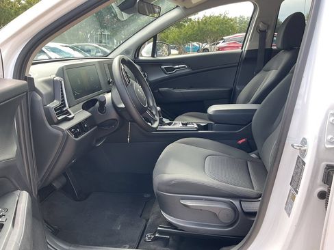 Used 2025 Kia Sportage LX FWD image 8