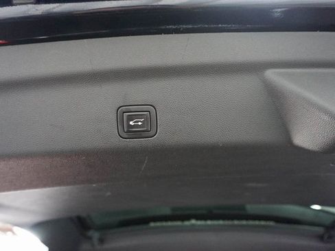 Used 2021 Chevrolet Tahoe Premier w/ Premium Package image 24