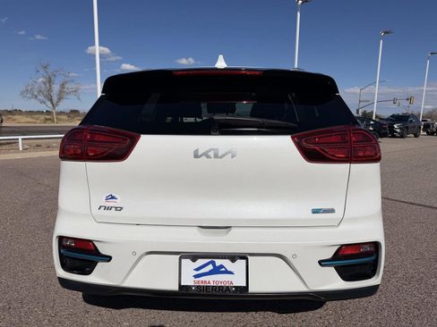 Used 2022 Kia Niro EX Premium w/ Cold Weather Package image 4