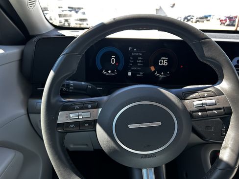 Used 2025 Hyundai Kona SEL image 17