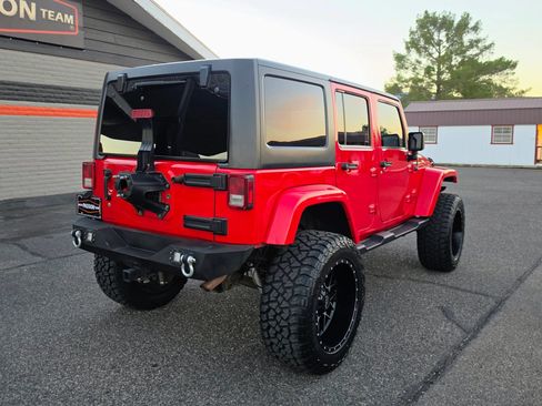 Used 2018 Jeep Wrangler Unlimited Sahara AWD/4WD image 5