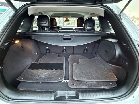 Used 2019 Jeep Cherokee Overland w/ Technology Group image 13