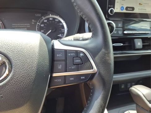 Certified 2024 Toyota Highlander LE AWD/4WD image 22