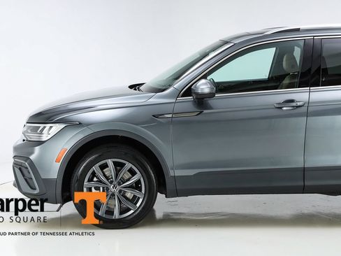 Used 2022 Volkswagen Tiguan SE w/ Panoramic Sunroof Package AWD/4WD image 3
