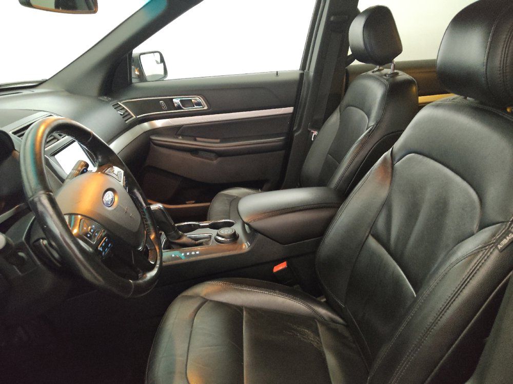 Used 2016 Ford Explorer XLT w/ Equipment Group 202A AWD/4WD image 17