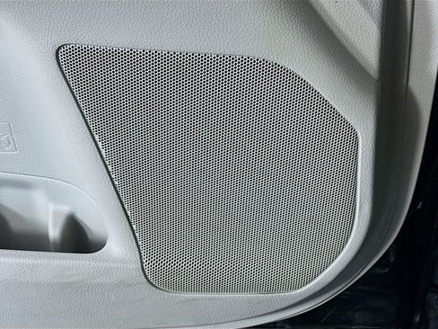 Used 2017 Toyota Highlander LE FWD image 18