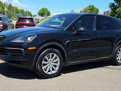 Used 2021 Porsche Cayenne w/ Driver Memory Package AWD/4WD image 4