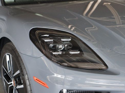Used 2026 Porsche Panamera RWD image 31