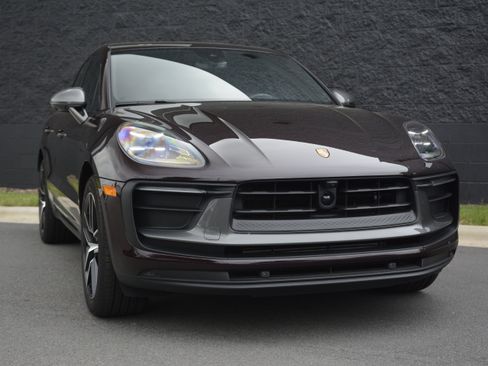 Certified 2026 Porsche Macan Turbo AWD/4WD image 9